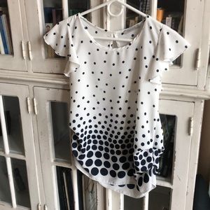 Super cute NWOT papaya top with ruched sides